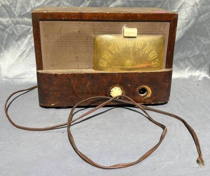 Emerson Radio by Emerson Radio and Photograph Corporation N.Y. U.S.A.