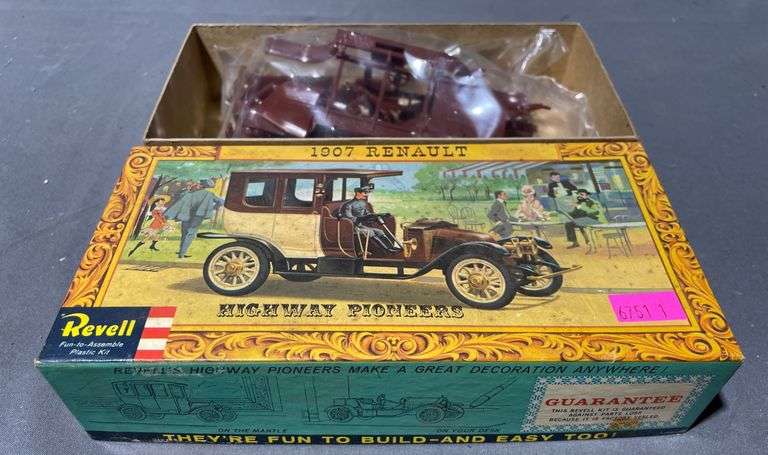 Revell 1907 Renault Highway Pioneers Plastic Model Kit in Original Box