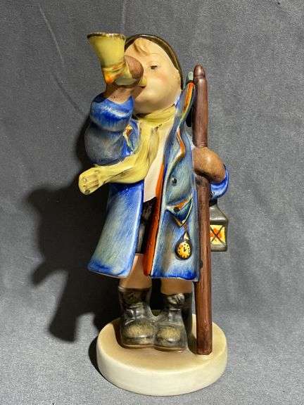 M. J. Hummel ‘Here Ye Here Ye’ Figurine Marked 15/0, 6″