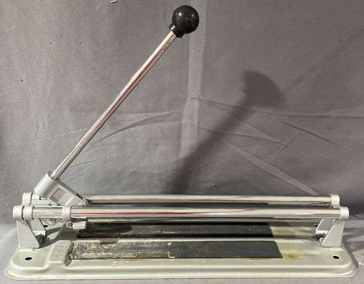 Tool Shop Tile Cutting Machine with 12-Inch Cutting Capacity