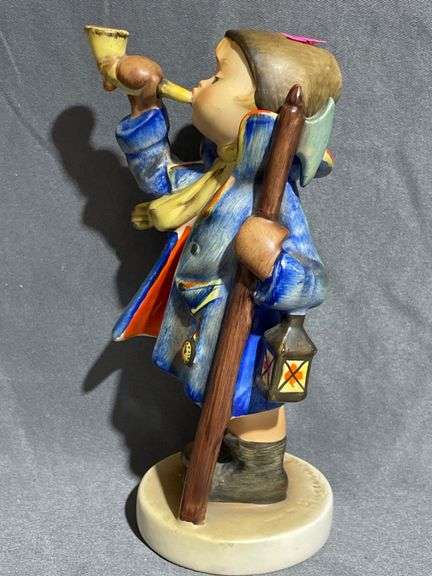 M. J. Hummel ‘Here Ye Here Ye’ Figurine Marked 15/0, 6″