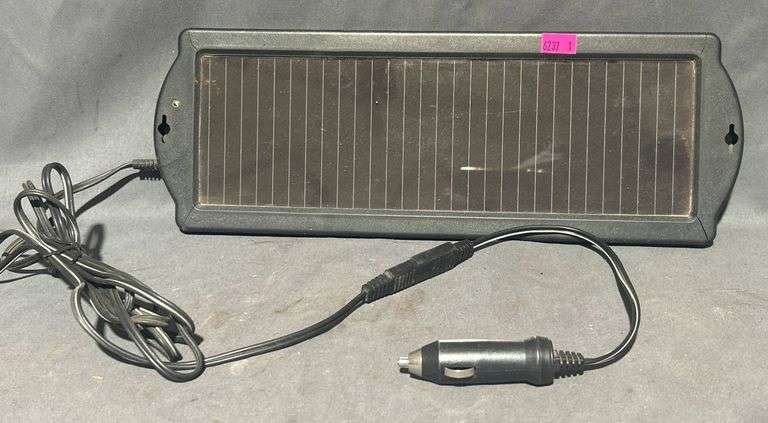 Thunderbolt Magnum Solar 1.5W Solar Battery Charger, 14”x5”