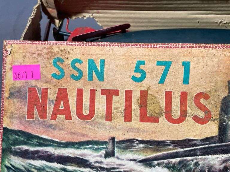 SSN 571 Nautilus Model Submarine with Original Box, 12″