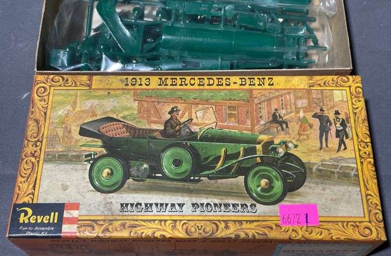 Revell Highway Pioneers 1913 Mercedes-Benz Plastic Model Kit