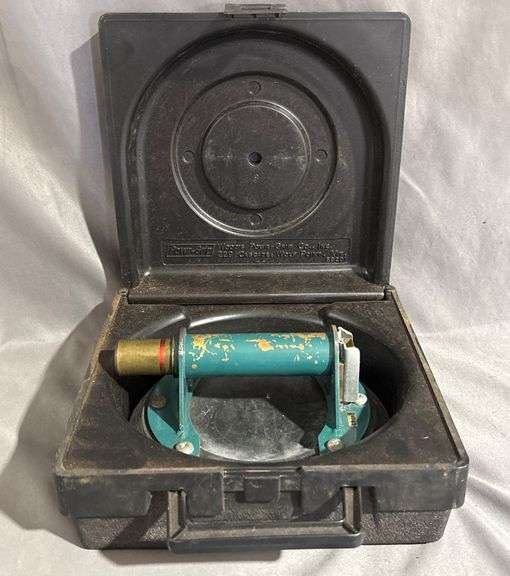 C.L. Vacuum Cup No. 4960 with Protective Hard Case