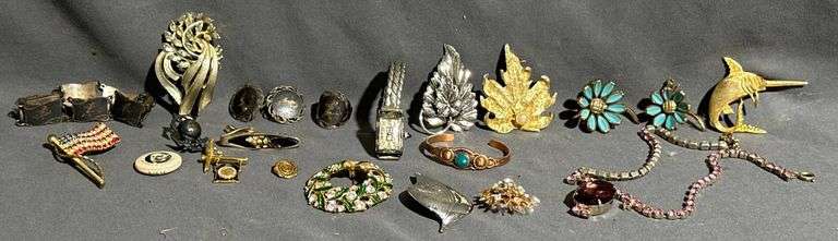 Jewelry and Accessories Featuring Brooches, Earrings, and Bracelets