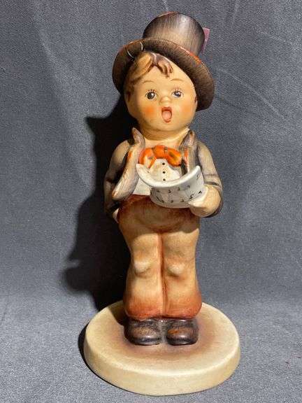 M. J. Hummel Figurine 131 ‘Carnival Singer’ 5 Inches Tall