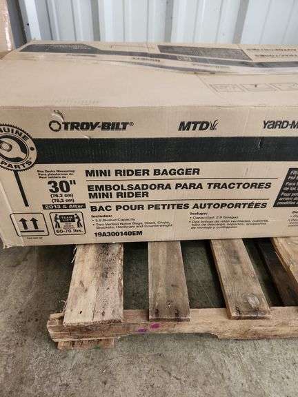 MTD Genuine Factory Parts
Original Equipment 30 in. Double Bagger for Cub Cadet, Troy-Bilt and Craftsman Rear Engine Lawn Mowers (2013 and After) bagger only