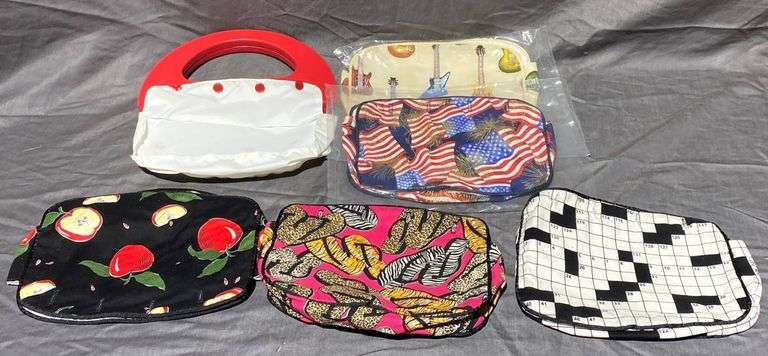 Handbag Form with Wood Handles & 4 Interchangeable Covers