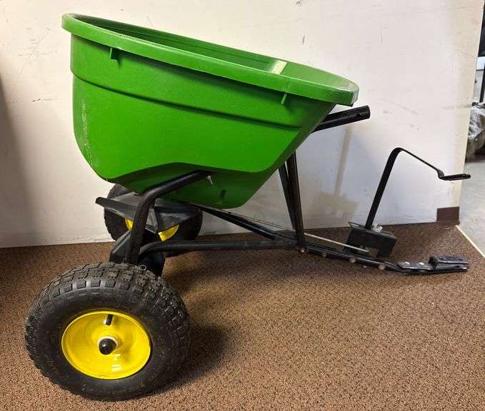 John Deere Tow-Behind Broadcast Spreader with Hopper, 30″x24″