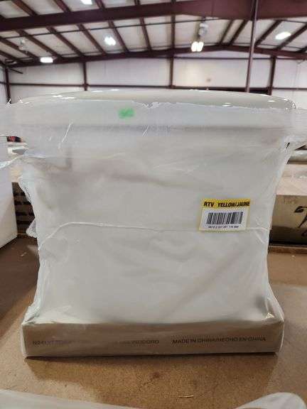 Toilet tank in white