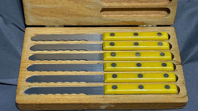 Simmons Stainless Steak Knives with Yellow Handles in Hinged Box