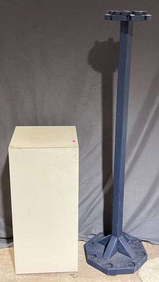 Blue Freestanding Fishing Pole Holder & White Rectangular Display Pedestal (damaged) k