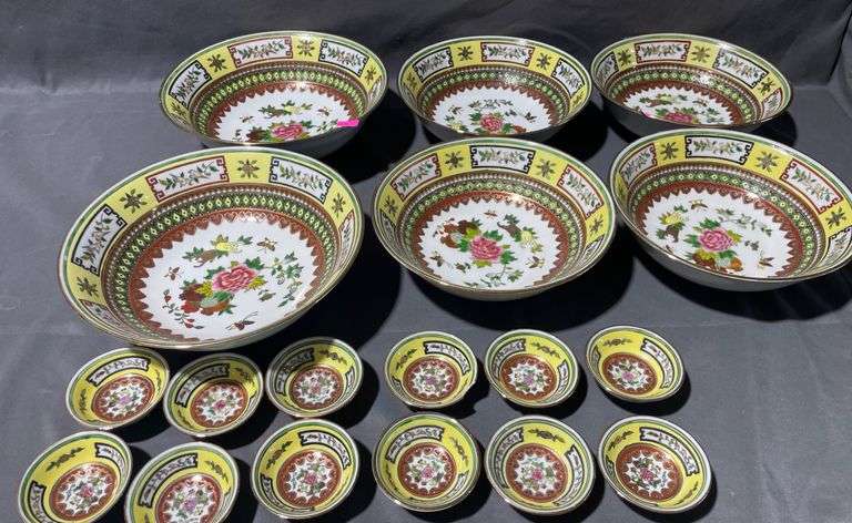 Asian Motif Porcelain Bowls With Polychrome Floral Motifs, 18 Pieces some chipps