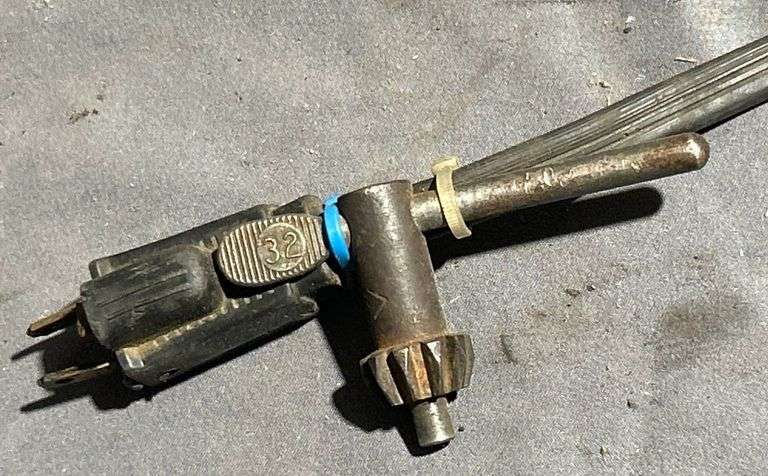 Power Kraft 1/2-Inch Electric Drill, Model TPC 9229A made by Montgomery Ward (minor damage to cord, see photos)