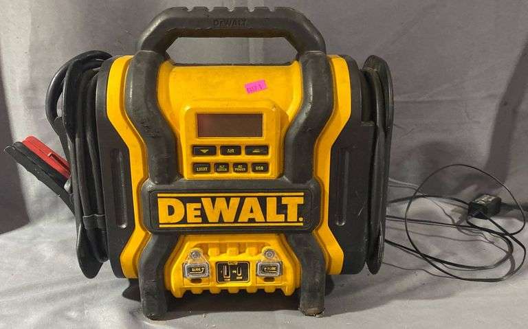 DeWalt DXAEPS14 Power Station with Cracked Housing
