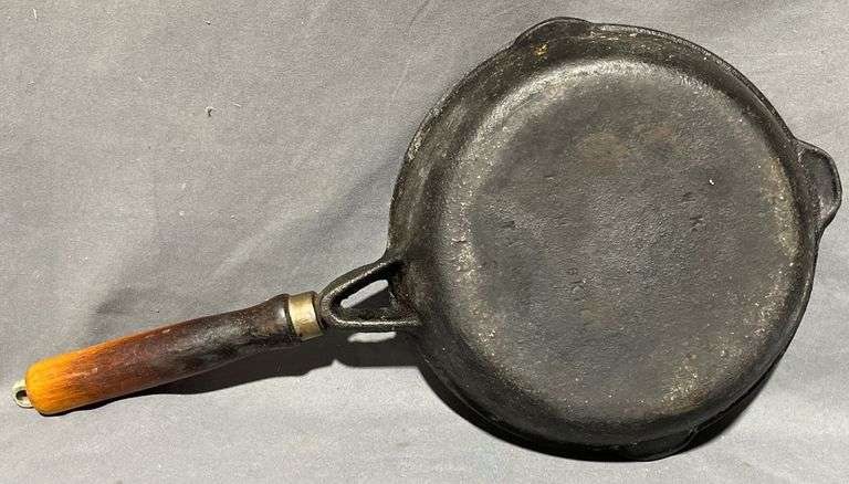 Cast Iron Skillet with and Wood Handle, Marked ‘Taiwan W.K 2’, 8″ Dia.