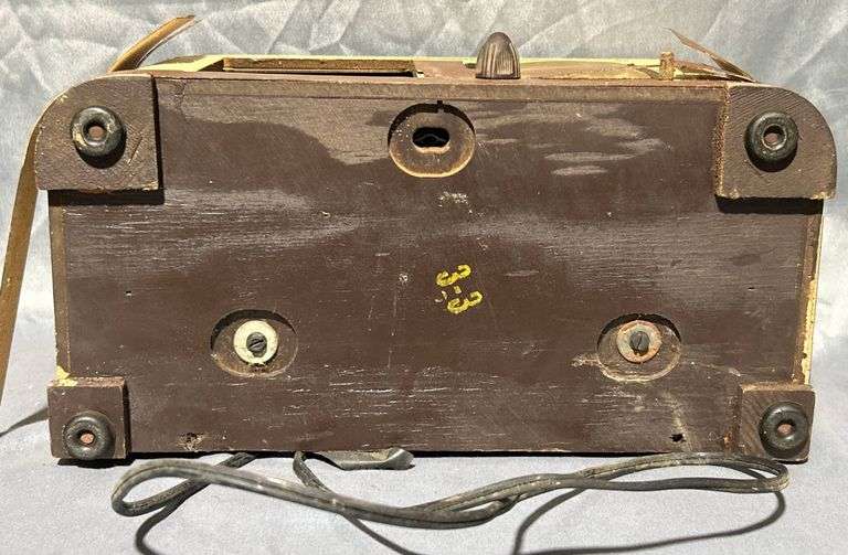 Motorola Model 51X19 Tube Radio With Exposed Speaker and Dial (damaged, see pictures)