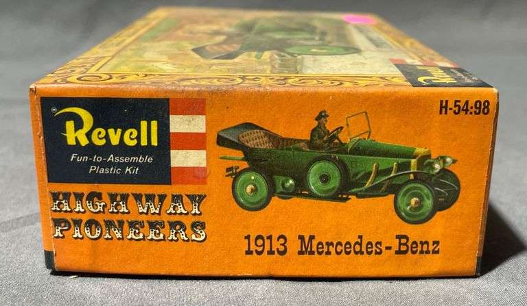 Revell Highway Pioneers 1913 Mercedes-Benz Plastic Model Kit