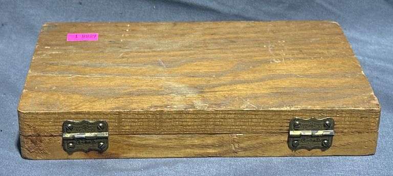 Simmons Stainless Steak Knives with Yellow Handles in Hinged Box
