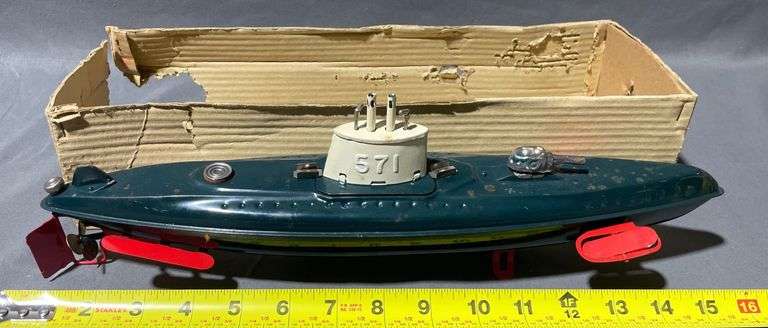 SSN 571 Nautilus Model Submarine with Original Box, 12″