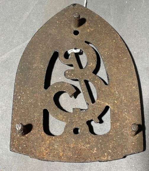 Cast Iron Enterprise MFG. Co. Philadelphia Trivet, 6×4″