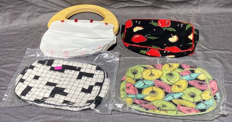 Handbag Form with Wood Handles & 3 Interchangeable Covers