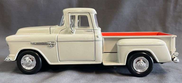 1955 Chevrolet Pick-Up Truck, 1:24 Scale