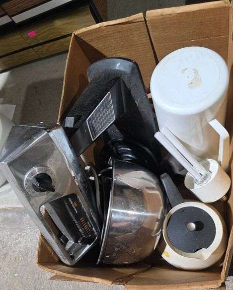 Hamilton Beach Mixer with Stainless Bowl and Metal Carafe