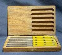Simmons Stainless Steak Knives with Yellow Handles in Hinged Box