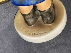 M. J. Hummel ‘Here Ye Here Ye’ Figurine Marked 15/0, 6″