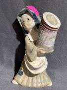 Simonettti Depose Nun Figurine, 4 Inches Tall