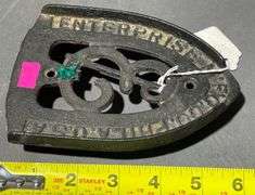 Cast Iron Enterprise MFG. Co. Philadelphia Trivet, 6×4″