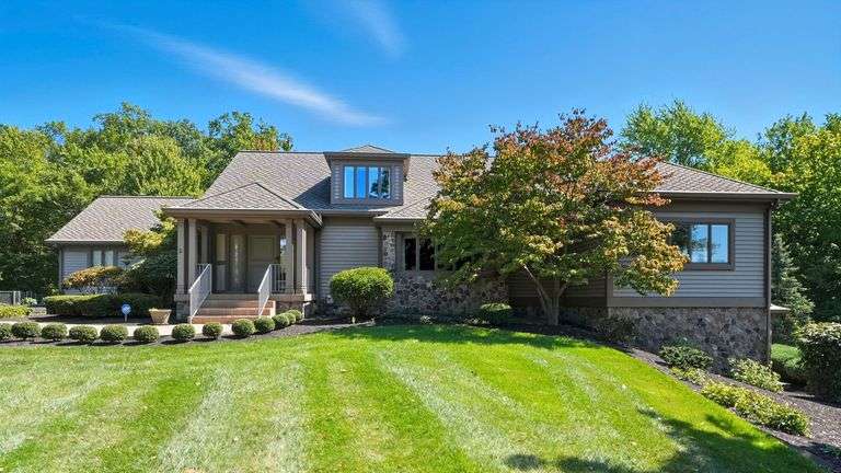 Executive Home on over 9.3 Acres - Metzger Property Services, LLC