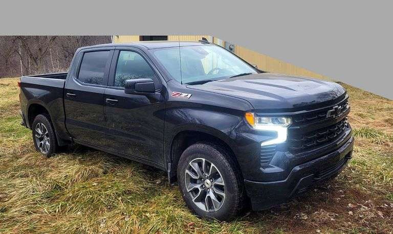 2024 Chevrolet Z71 Silverado 1500 RST Truck, 16,086 miles, 4WD, Crew Cab, Bed Liner, One Key Fab, 8-Speed Automatic,Turbomax, Gas, One Owner, Estate Vehicle - VIN#: 1GCUDEED1RZ103466, this truck has a title, possible title delay