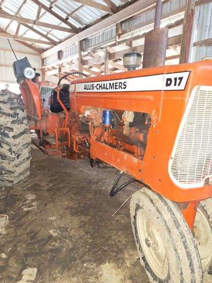 Allis-Chalmers D17 tractor, gas, runs, 4276 hours, rear wheel weights NOT included
