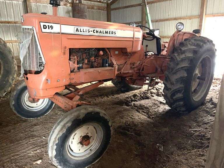 Allis-Chalmers D19 tractor, gas, 1375 hours, runs, new tires and rims on back