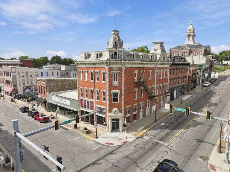 4-Level Commercial Building at the Highly Visible Corner of Wabash & Market Street