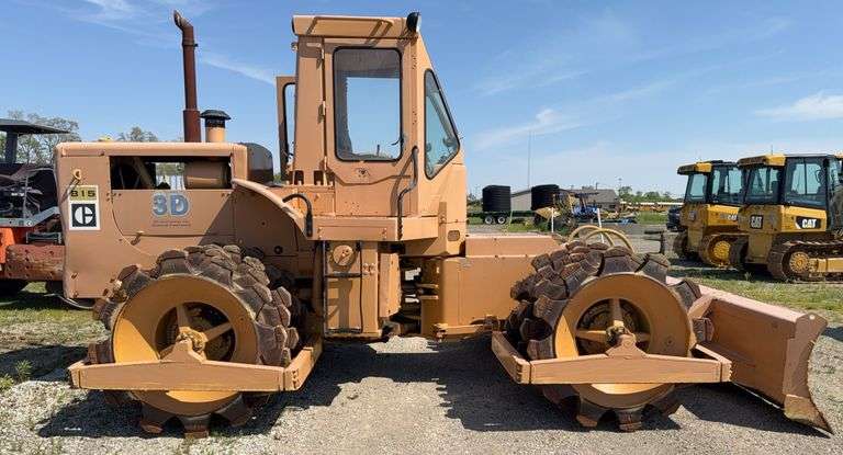 1977 CAT 815 SHEEPSFOOT Compactor, Well Maintained, Runs and Operates as it Should, 274 Hours, Serial Number 91P1368, PICK UP AT ALTERNATE LOCATION - MUNCIE, IN
