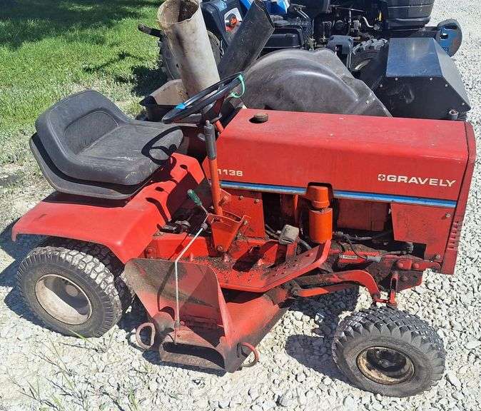 Gravely 1138 Riding Lawn Mower with Bagger, Non-Running, Fires on Starting Fluid, Ignition Solenoid is Bad, Started by Jump Starter, Original Gravely Bagging System