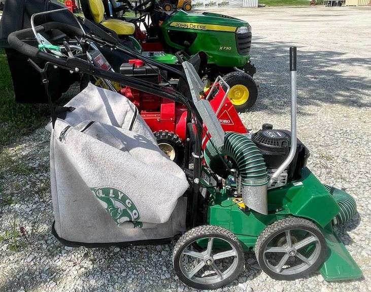 Estate Self Propelled Yard Vacuum, One Owner, Like New, 5.5 Briggs and Stratton Motor, Runs and Operates as it Should