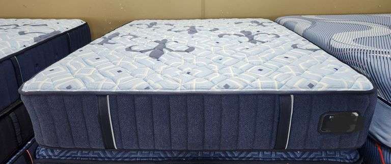 Name brand queen size 12" pillow top firm mattress floor model display or warehouse scuffed