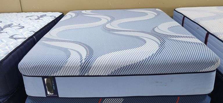 Name brand queen size 14" medium firm mattress floor model display or warehouse scuffed