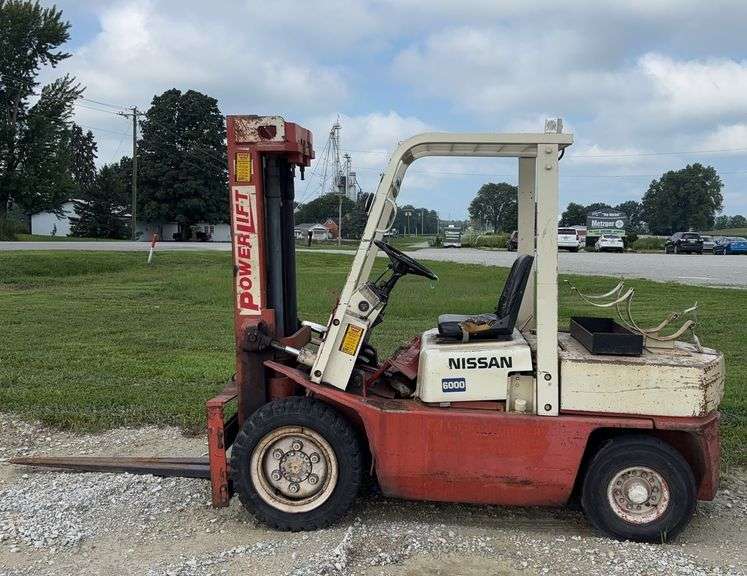 Nissan 600 Power Lift Fork Lift, Does not Run, 8163 Hours, Key Broke off in it