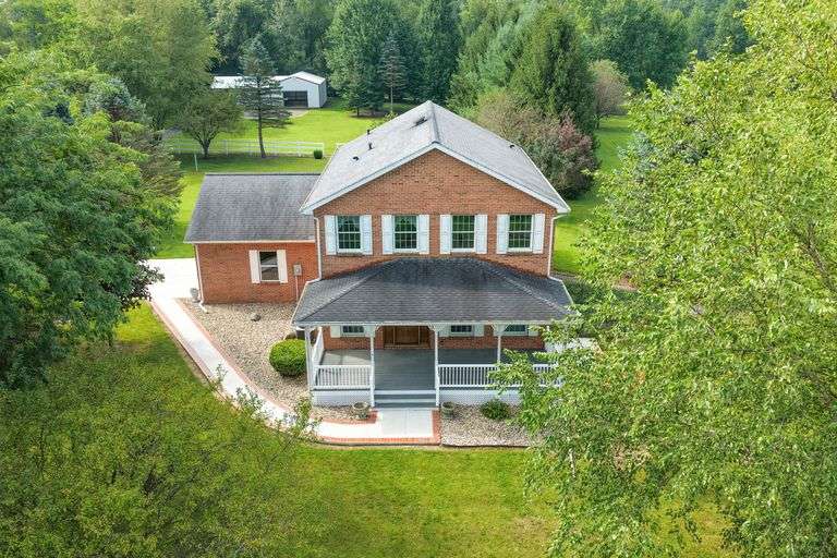 Tract 1 ~ PRIVATE COUNTY ESTATE ON 4.5± ACRES — HOME, POLE BARN, PASTURE & WOODS