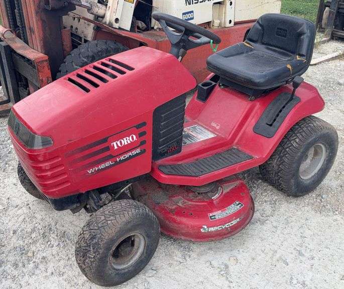 Toro Wheel Horse 13-38 Riding Mower, Part Mower, Non-Running, No Key