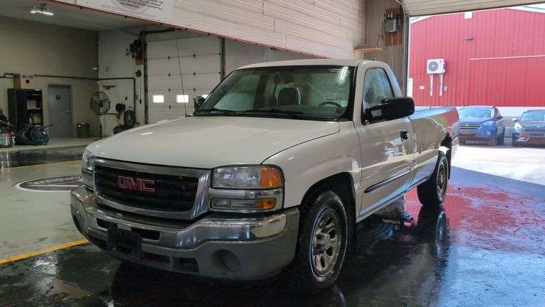 2007  GMC  Sierra 1500 Classic  SL1 2dr Regular Cab 6.5 ft. SB