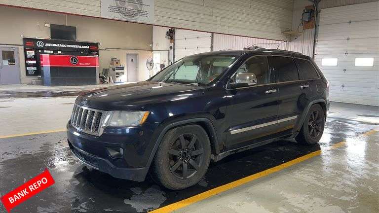 2011 Jeep Grand Cherokee 4x4 Overland Summit 4dr SUV