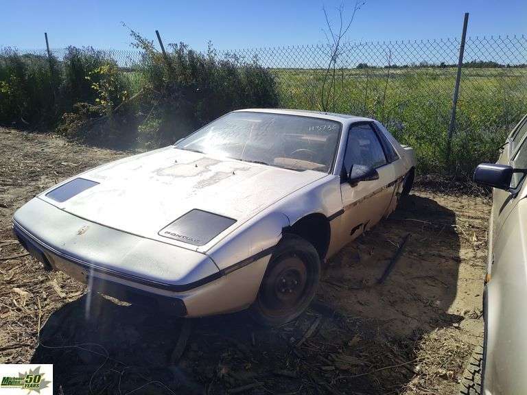 Non-Operable 1986 Pontiac Fiero 2 Door Coupe