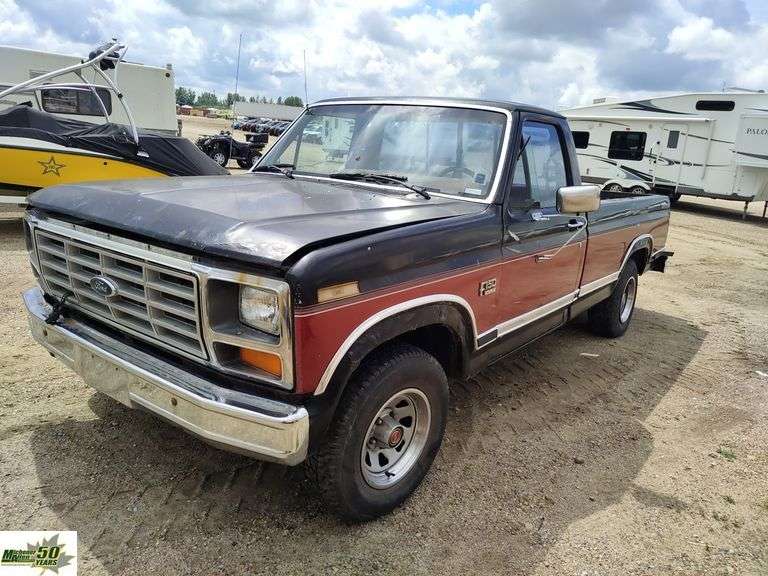 Non-Operable 1986 Ford F-150 2dr XLT Lariat Standard Cab LB